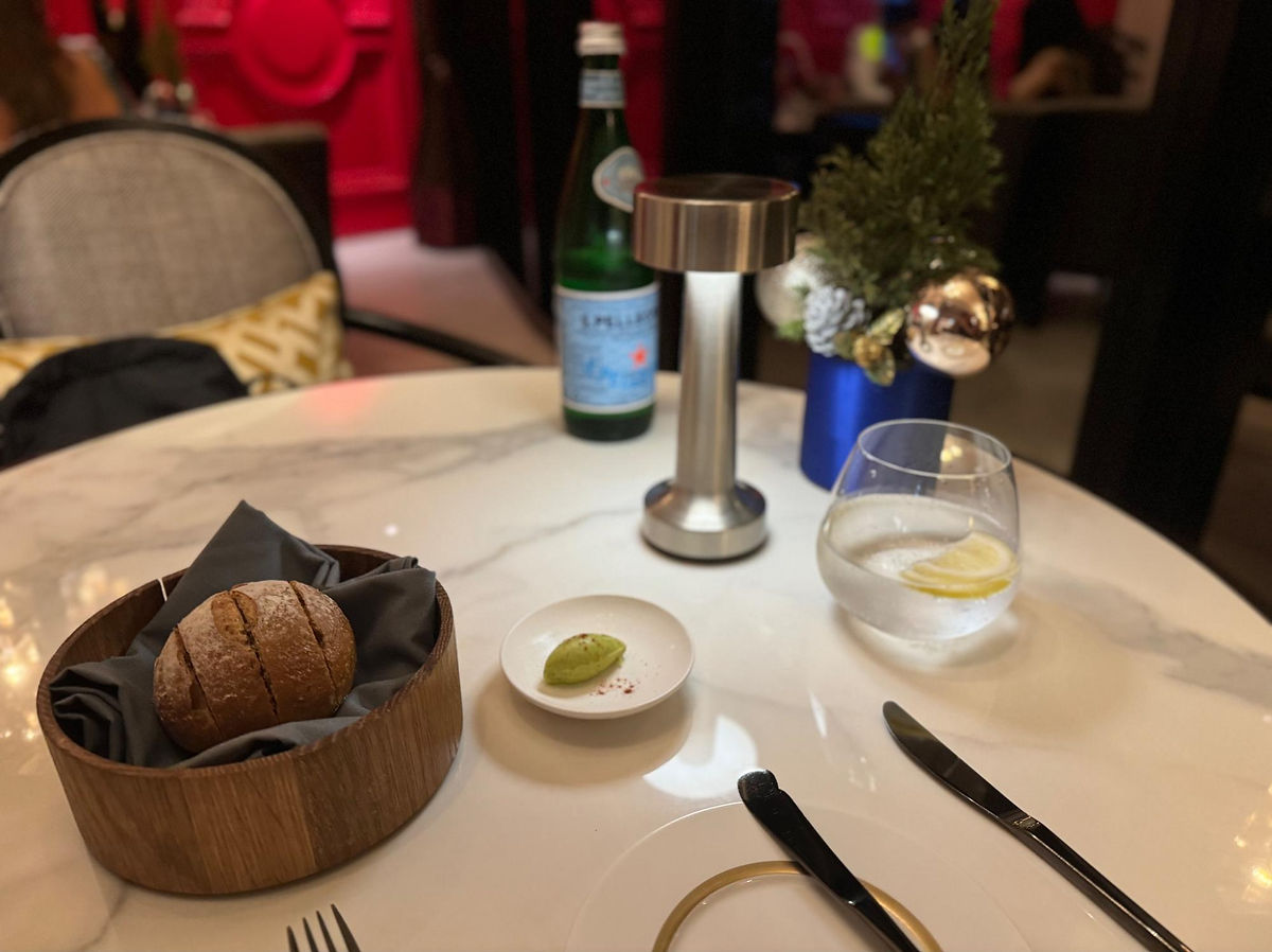 Breadrolls with Butter, complimentary in Bangkok